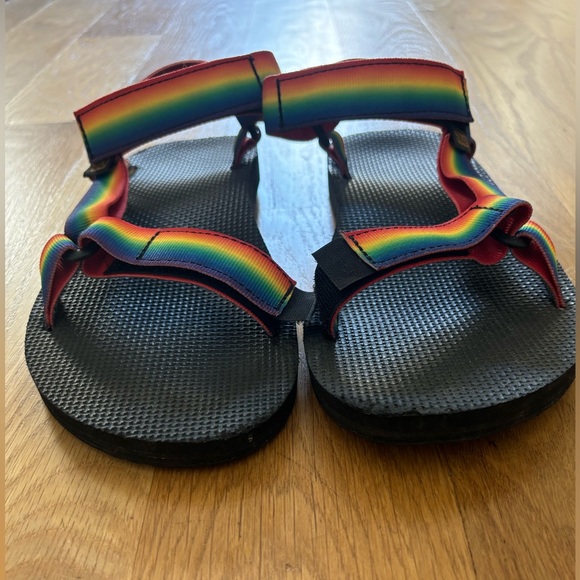 Teva sandals in rainbow color and men’s size 9 - Picture 2 of 4